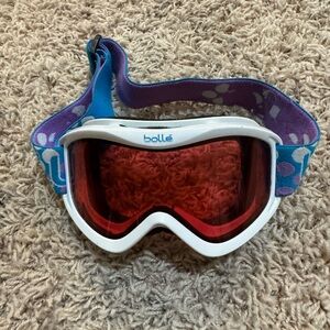 Ski goggles